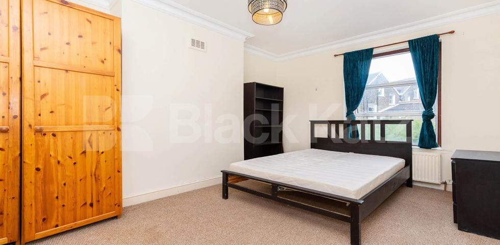 			PRIVATE ROOF TERRACE, 3 Bedroom, 1 bath, 1 reception Flat			 Upper Tollington Park N4, FINSBURY PARK / STROUD GREEN